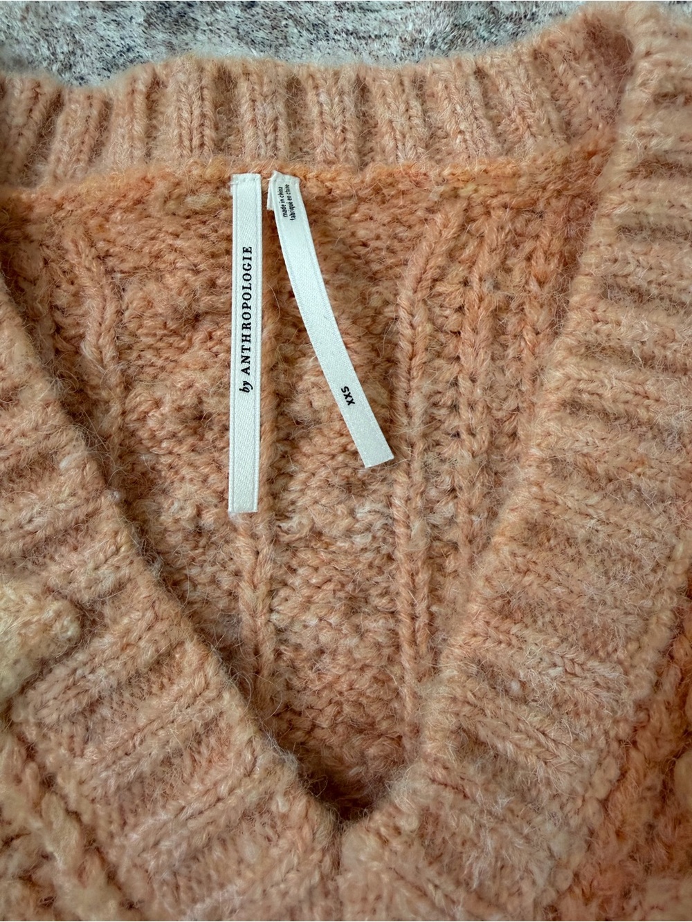 ANTHROPOLOGY HTF Peach Knit V-Neck Sweater with Floral Texture XXS - Picture 3 of 4